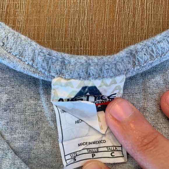 📦 Moving Sale - 4/20$ 📦 Hawai Tank top - Picture 3 of 3